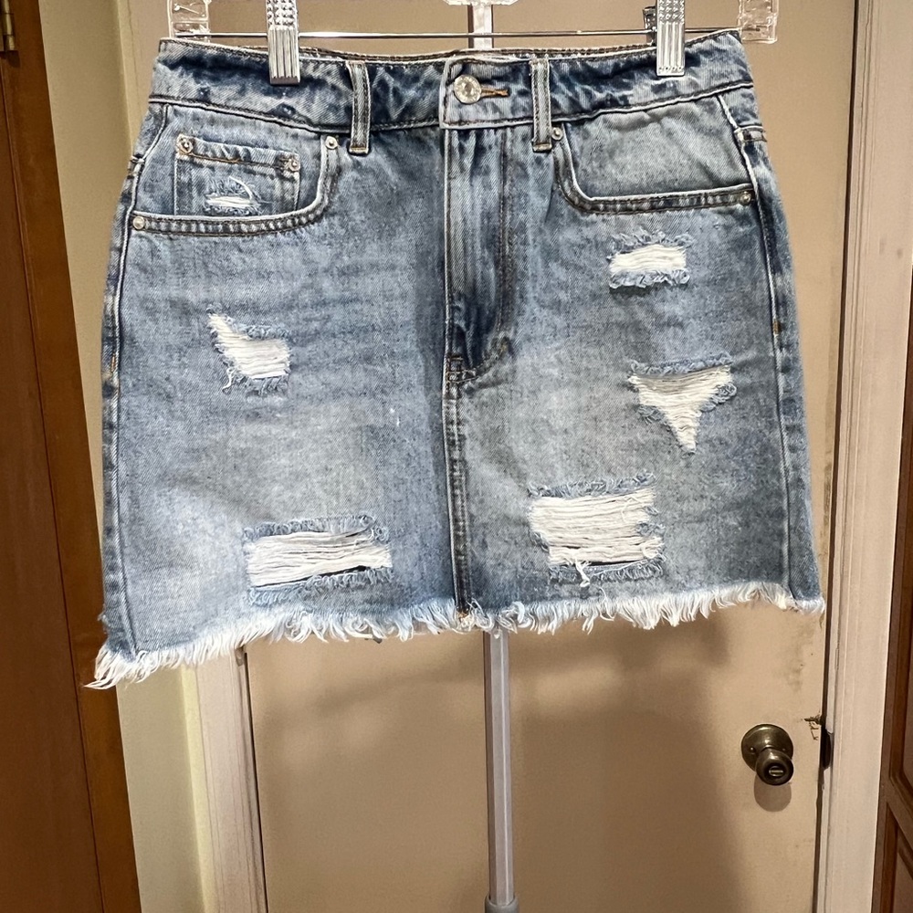 FOREVER 21 LOS ANGELES MINI DEMIN SKIRT - SIZE SMALL